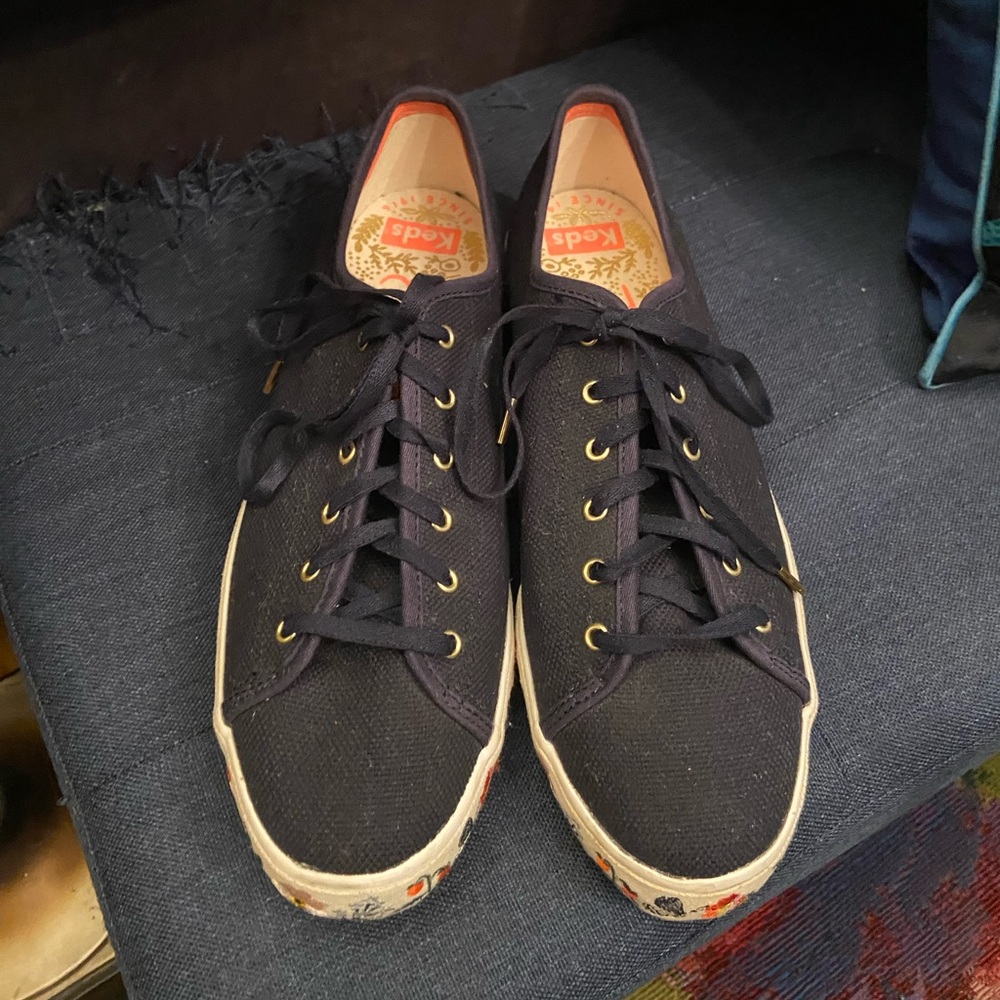 Ked’s X Rifle Paper Co Triple Kick Strawberry Fields Navy Lace Up Sneakers - Picture 11 of 13